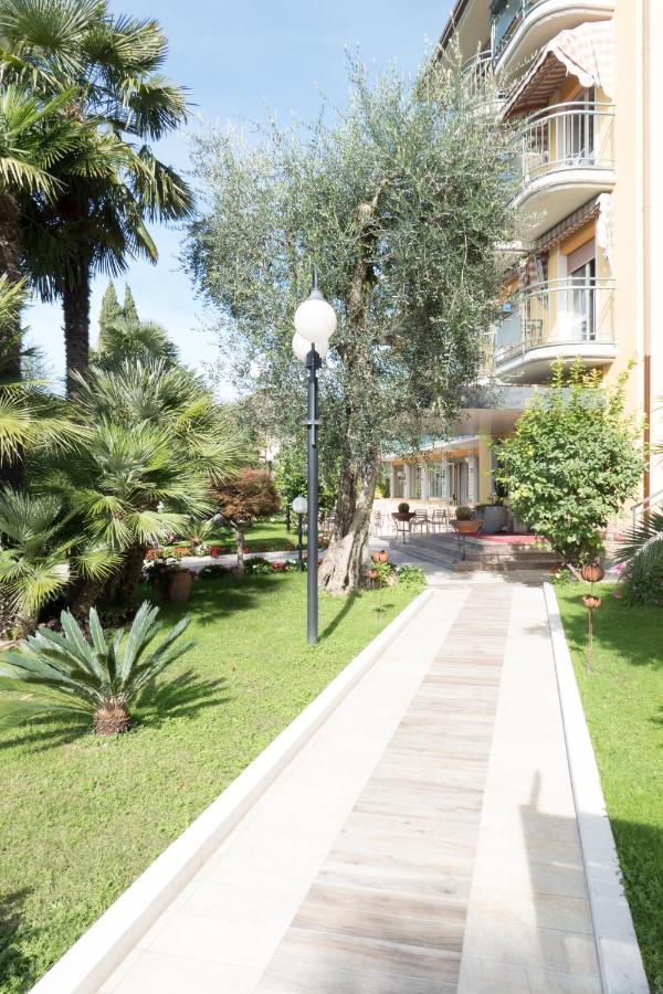 Hotel Drago - Garda Lake Collection Бренцоне-суль-Гарда Экстерьер фото