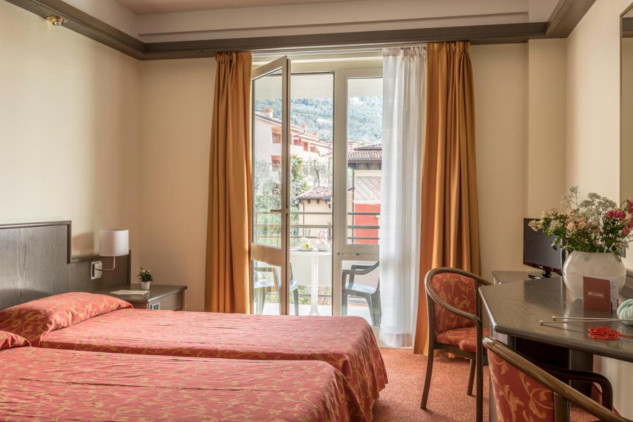 Hotel Drago - Garda Lake Collection Бренцоне-суль-Гарда Экстерьер фото