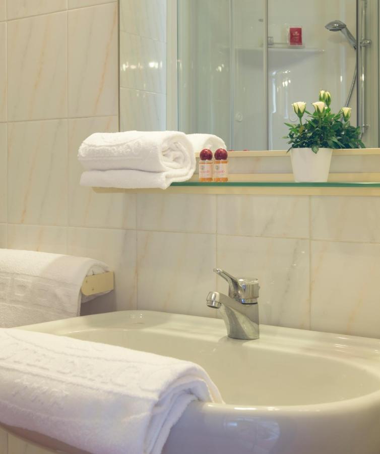 Hotel Drago - Garda Lake Collection Бренцоне-суль-Гарда Экстерьер фото