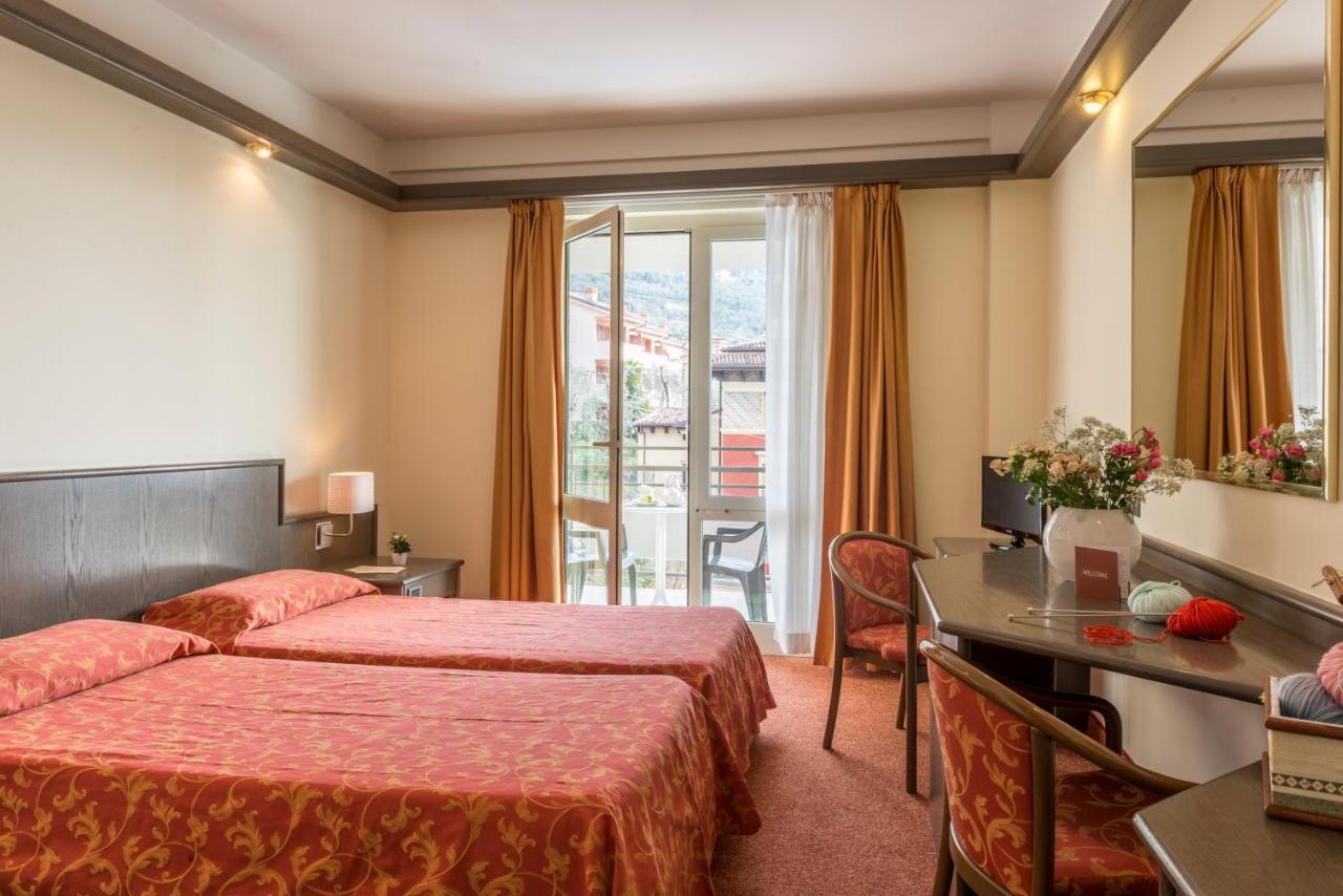 Hotel Drago - Garda Lake Collection Бренцоне-суль-Гарда Экстерьер фото