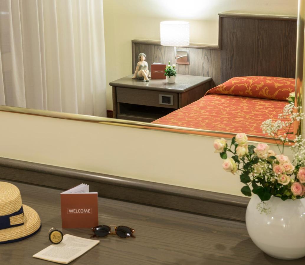 Hotel Drago - Garda Lake Collection Бренцоне-суль-Гарда Экстерьер фото