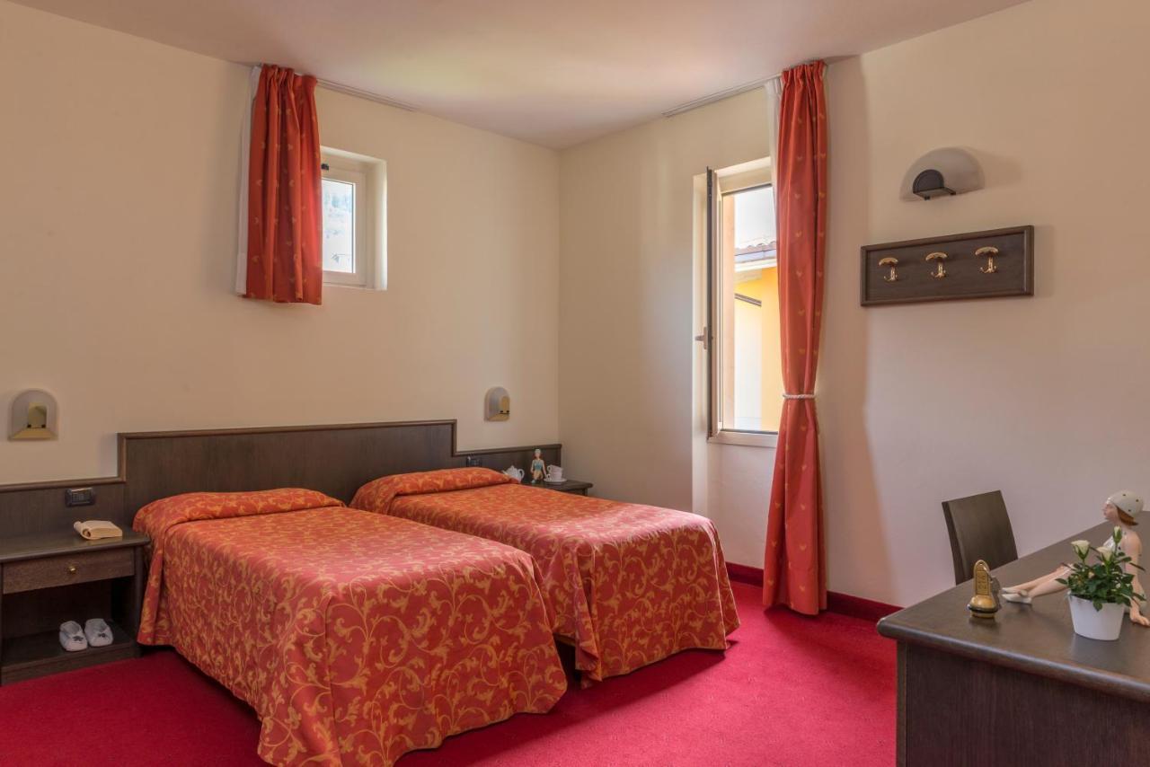Hotel Drago - Garda Lake Collection Бренцоне-суль-Гарда Экстерьер фото